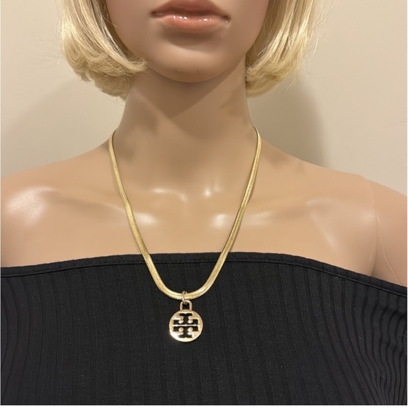 NEW💞Pendant with large Tory Burch charm/medallion. - Picture 3 of 10